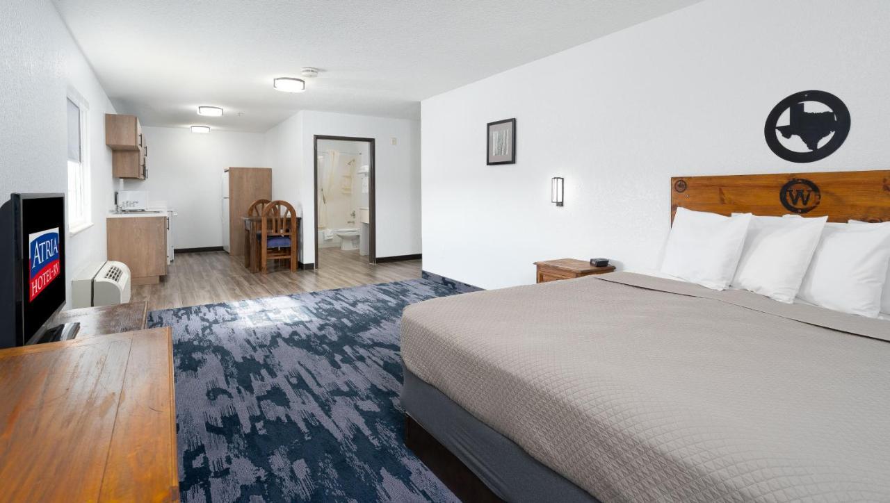 Atria Hotel And Rv Mcgregor Exterior photo