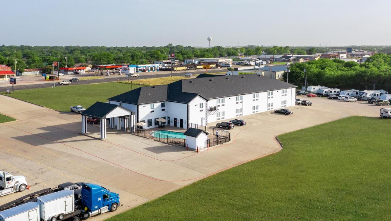 Atria Hotel And Rv Mcgregor Exterior photo
