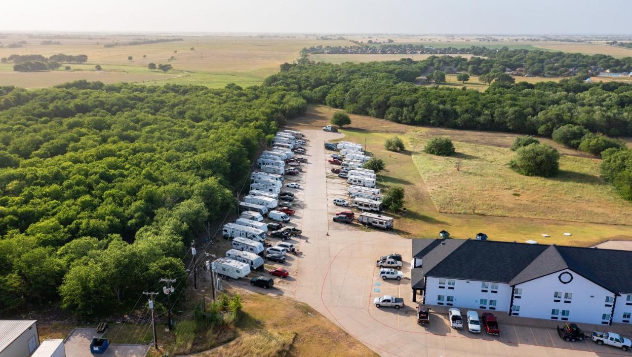 Atria Hotel And Rv Mcgregor Exterior photo