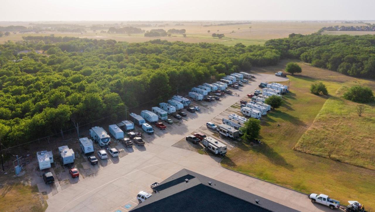 Atria Hotel And Rv Mcgregor Exterior photo