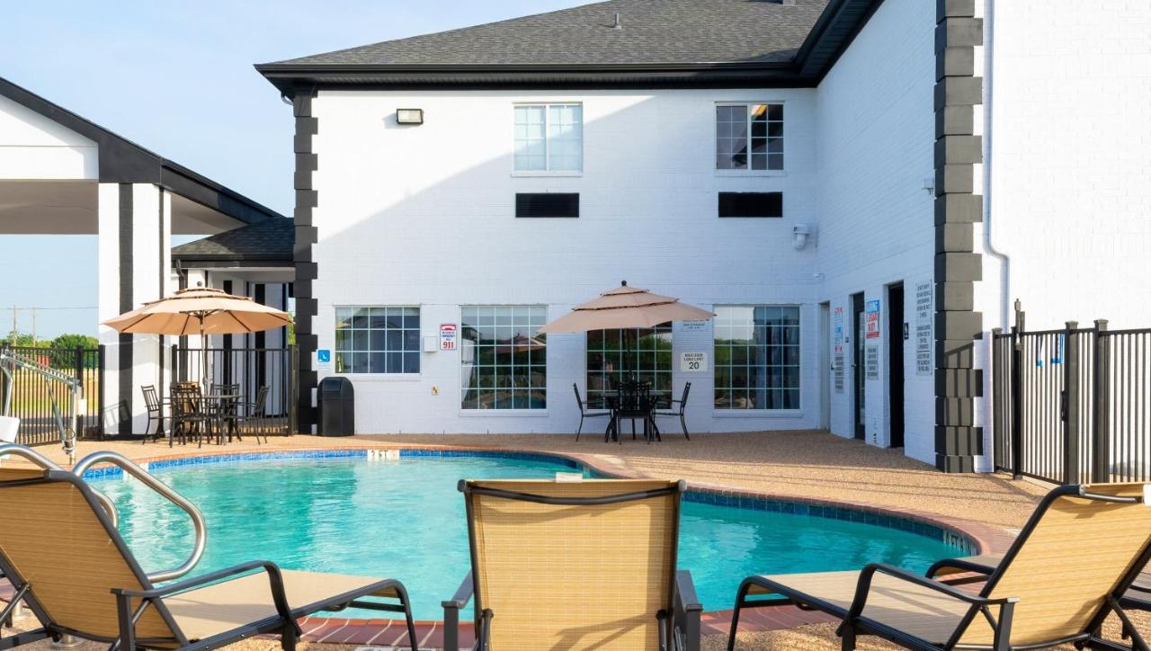 Atria Hotel And Rv Mcgregor Exterior photo