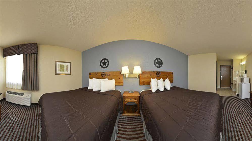 Atria Hotel And Rv Mcgregor Exterior photo
