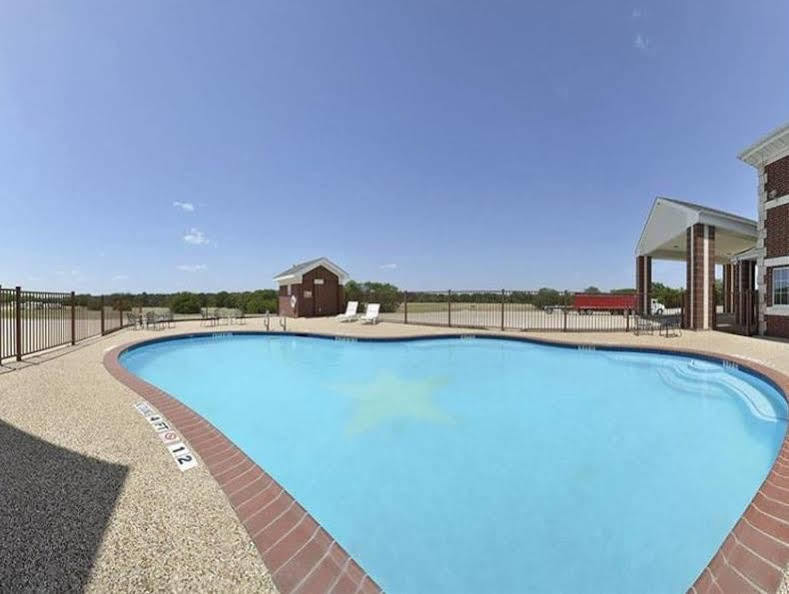 Atria Hotel And Rv Mcgregor Exterior photo